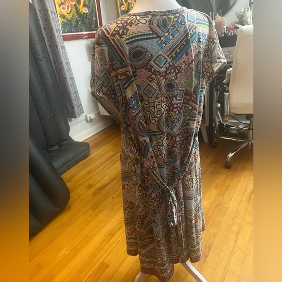 Short sleeve Multicolor patterned wrap dress - Picture 4 of 5